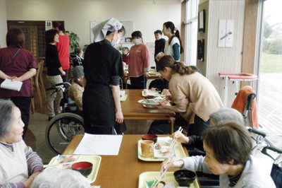 握り寿司、どれから食べようかな?の写真