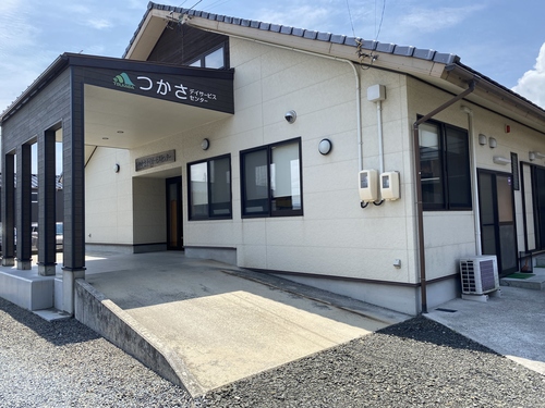 外観、玄関